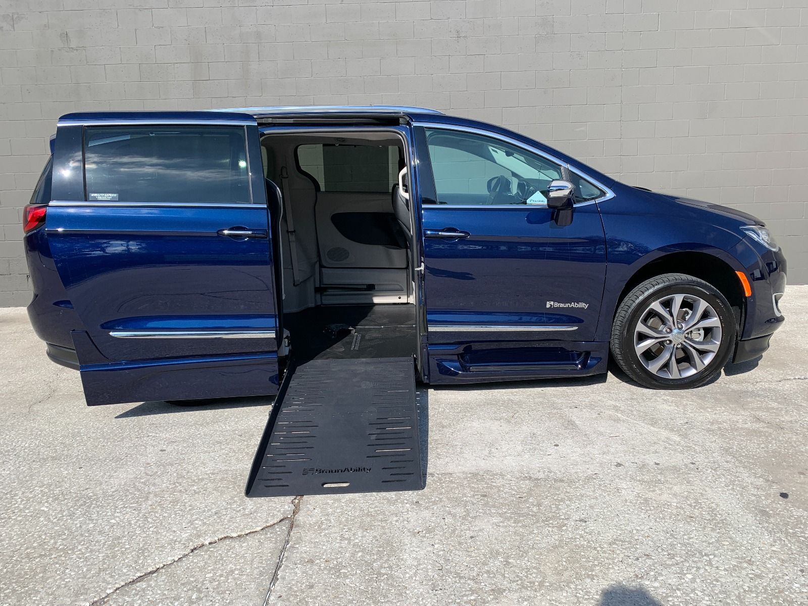 Chrysler Pacifica Wheelchair Van