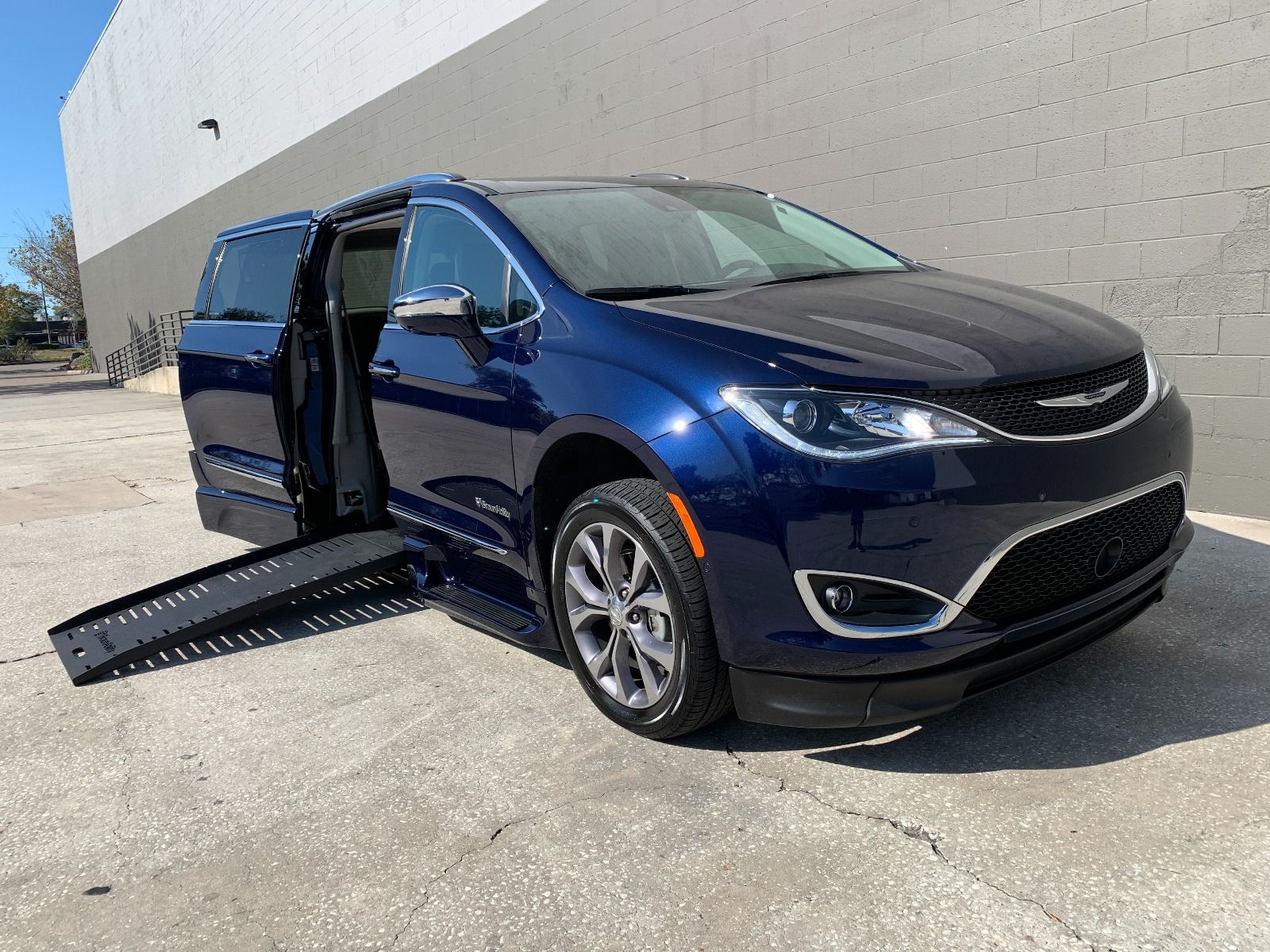 Chrysler Pacifica Wheelchair Van