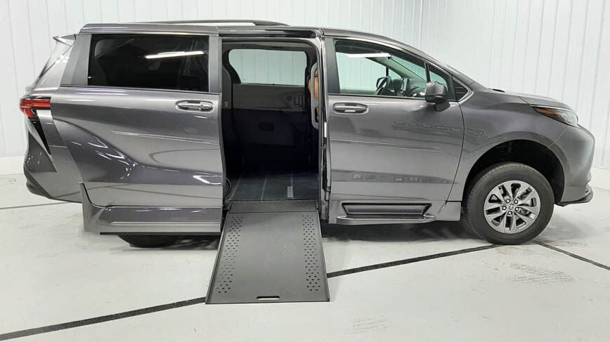 Toyota Sienna Hybrid Rollx Van